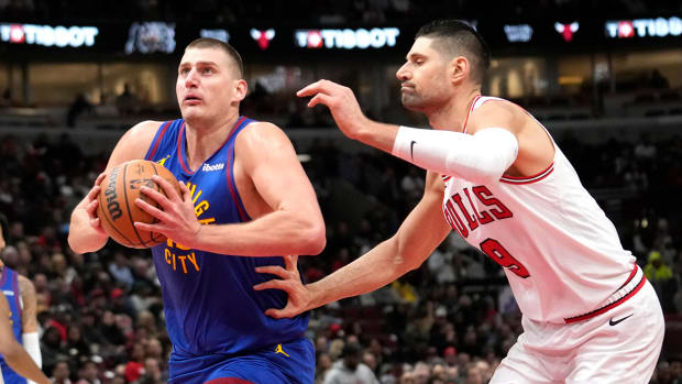 Nuggets’ Nikola Jokić drives past Bulls’ Nikola Vucevic.